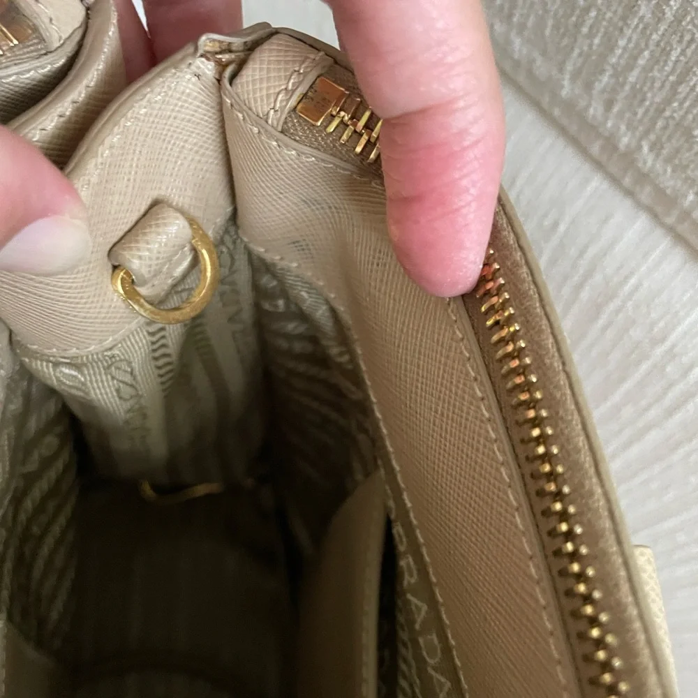 PRADA - Saffiano Large Galleria Double Zip Tote in Beige - Picture 9 of 16